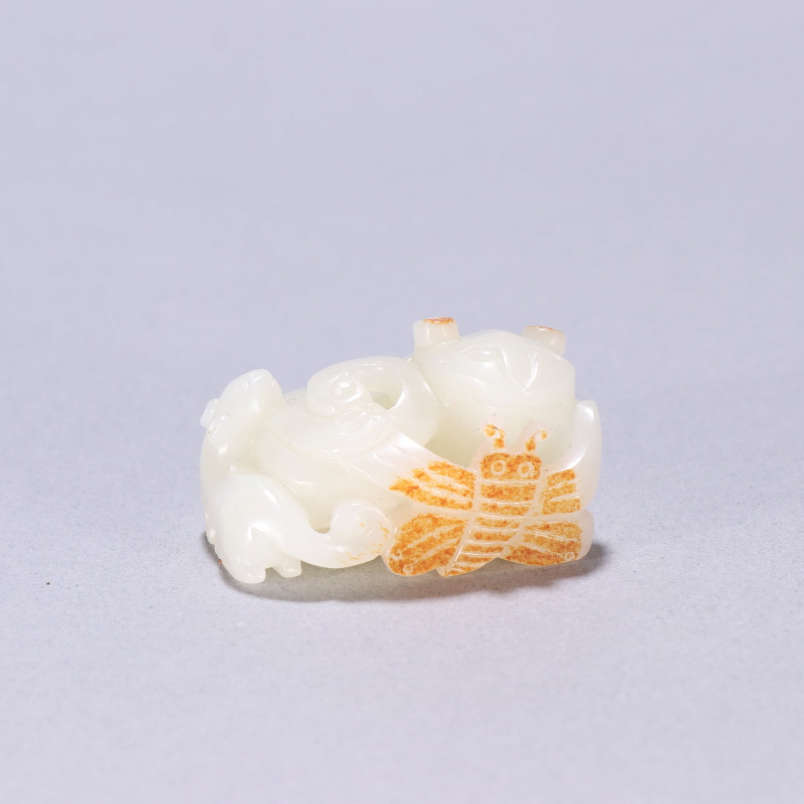 An Exquisite White Jade Auspicious Beast Ornament: An Exquisite White Jade Auspicious Beast Ornament Qing Dynasty, China Size:2.2cmx4cm Weight:41.8g (The Dimensions Of All Batches Are Manually Measured.If You Need More Detailed Information, Please Con