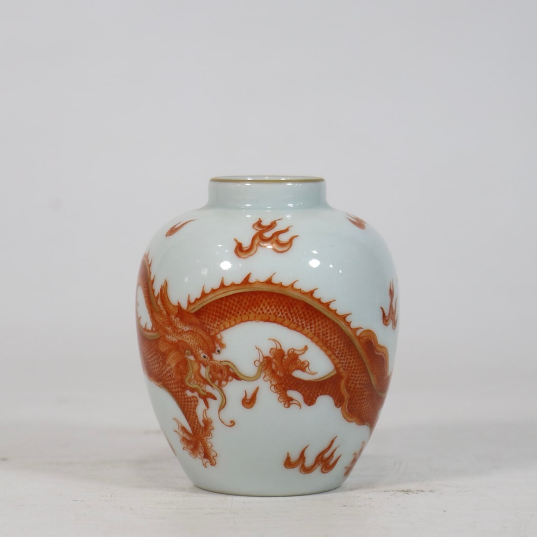 An Exquisite Iron-Red Painted Gold Dragon Pattern Jar: An Exquisite Iron-Red Painted Gold Dragon Pattern Jar Qing Dynasty, China Qianlong Four-character Mark Size:8cmx6.8cm (The Dimensions Of All Batches Are Manually Measured.If You Need More Detailed Inf