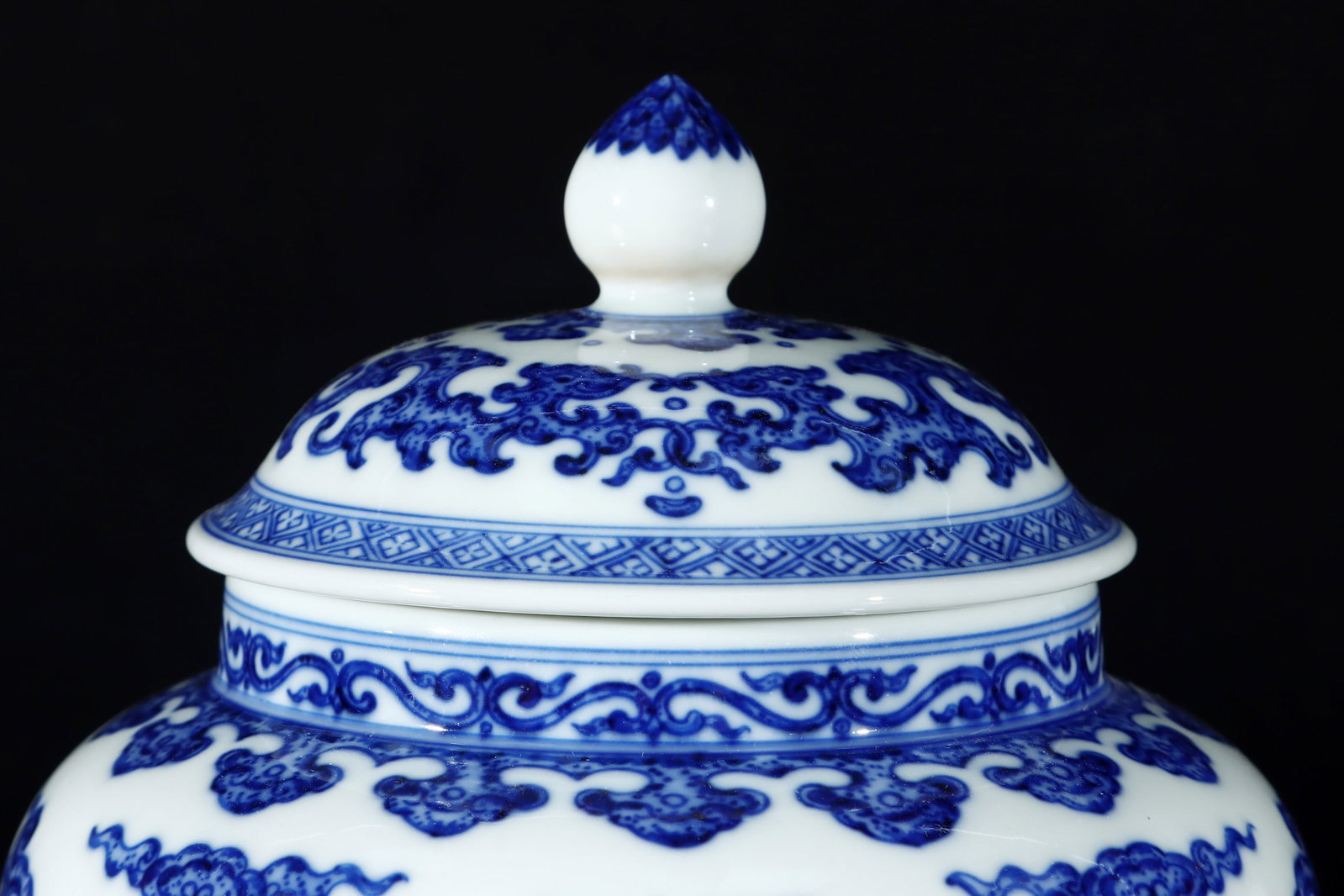 An Exquisite Blue and White Dragon Pattern Tea Caddy ? - 5
