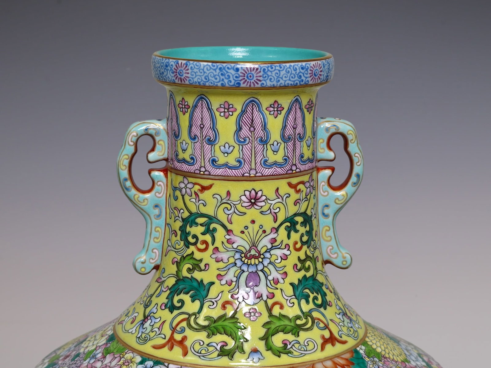 An Exquisite Famille-Rose Lotus Pattern Dragon Pattern Double-Ears Vase - 4
