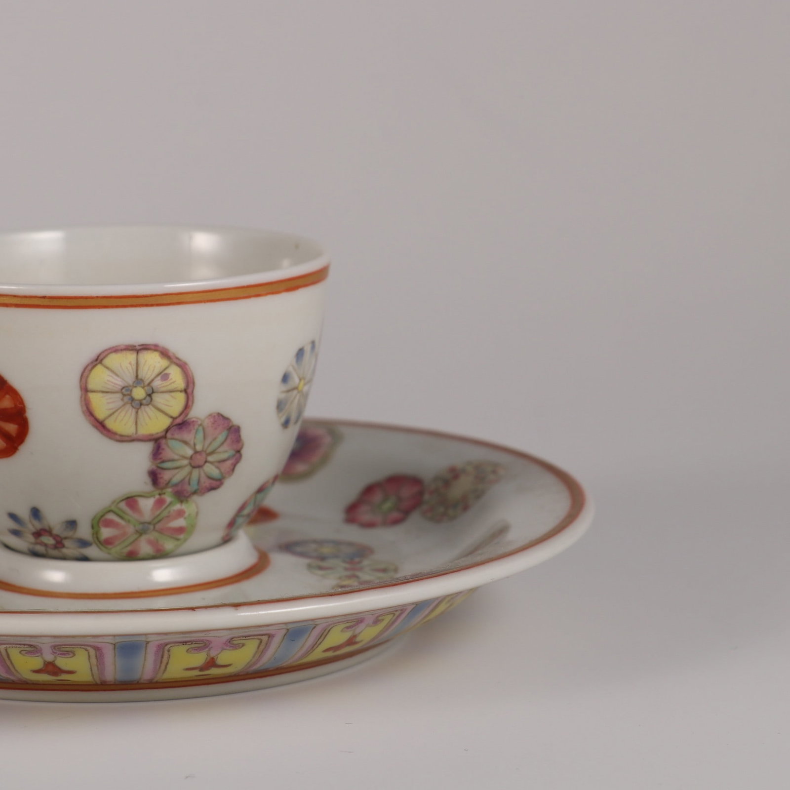 An Exquisite Famille-Rose Flower Pattern Cup - 3