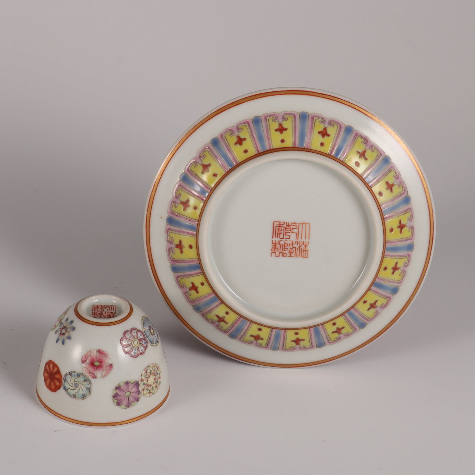 An Exquisite Famille-Rose Flower Pattern Cup - 7
