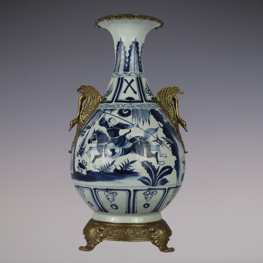 An Exquisite Blue and White Inlaid Bronze Character and Story Pattern Double-Ears Vase: An Exquisite Blue and White Inlaid Bronze Character and Story Pattern Double-Ears Vase Yuan Dynasty, China Size:49cmx24cm (The Dimensions Of All Batches Are Manually Measured.If You Need More