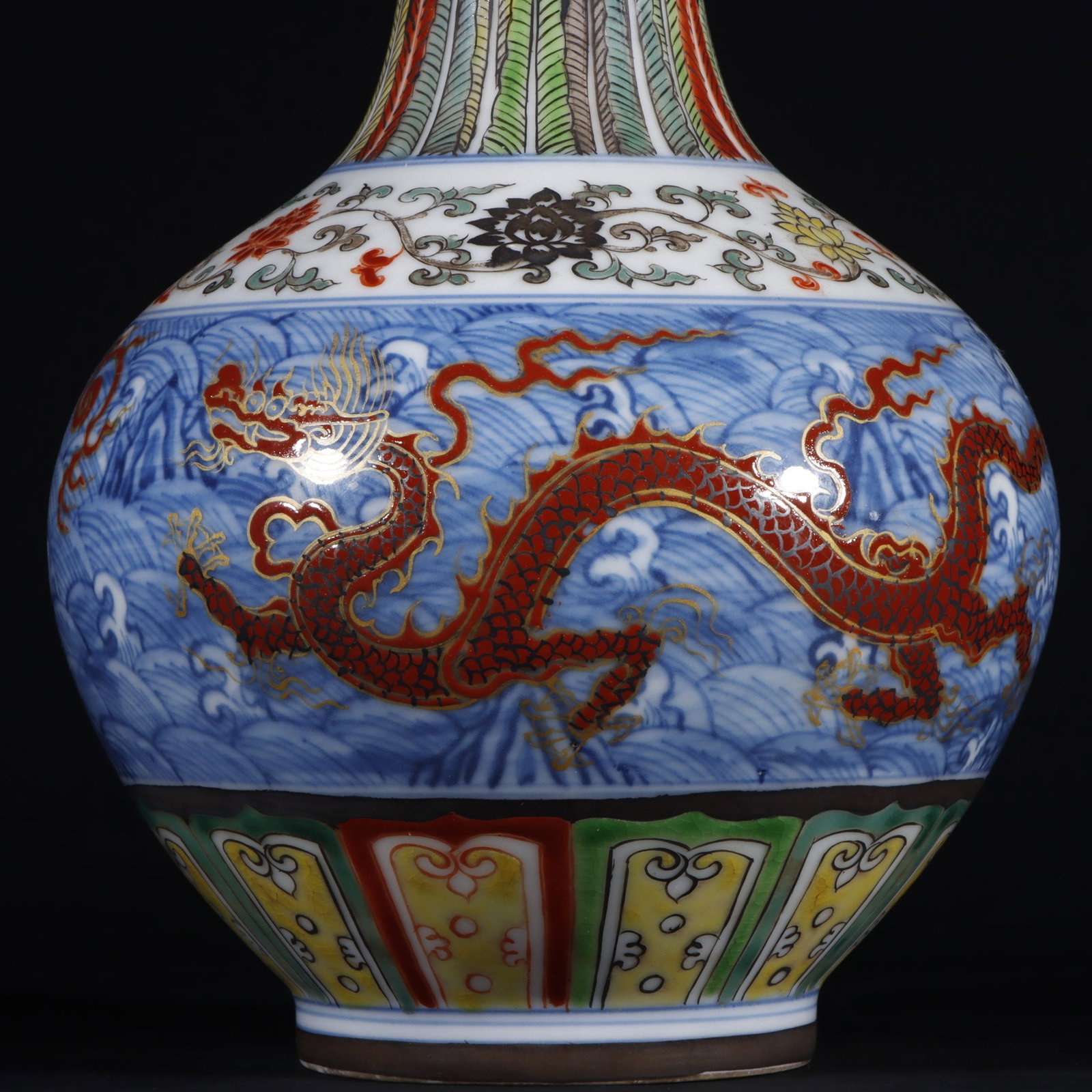 An Exquisite Doucai Dragon Pattern Lotus Pattern Seawater Pattern Vase - 3