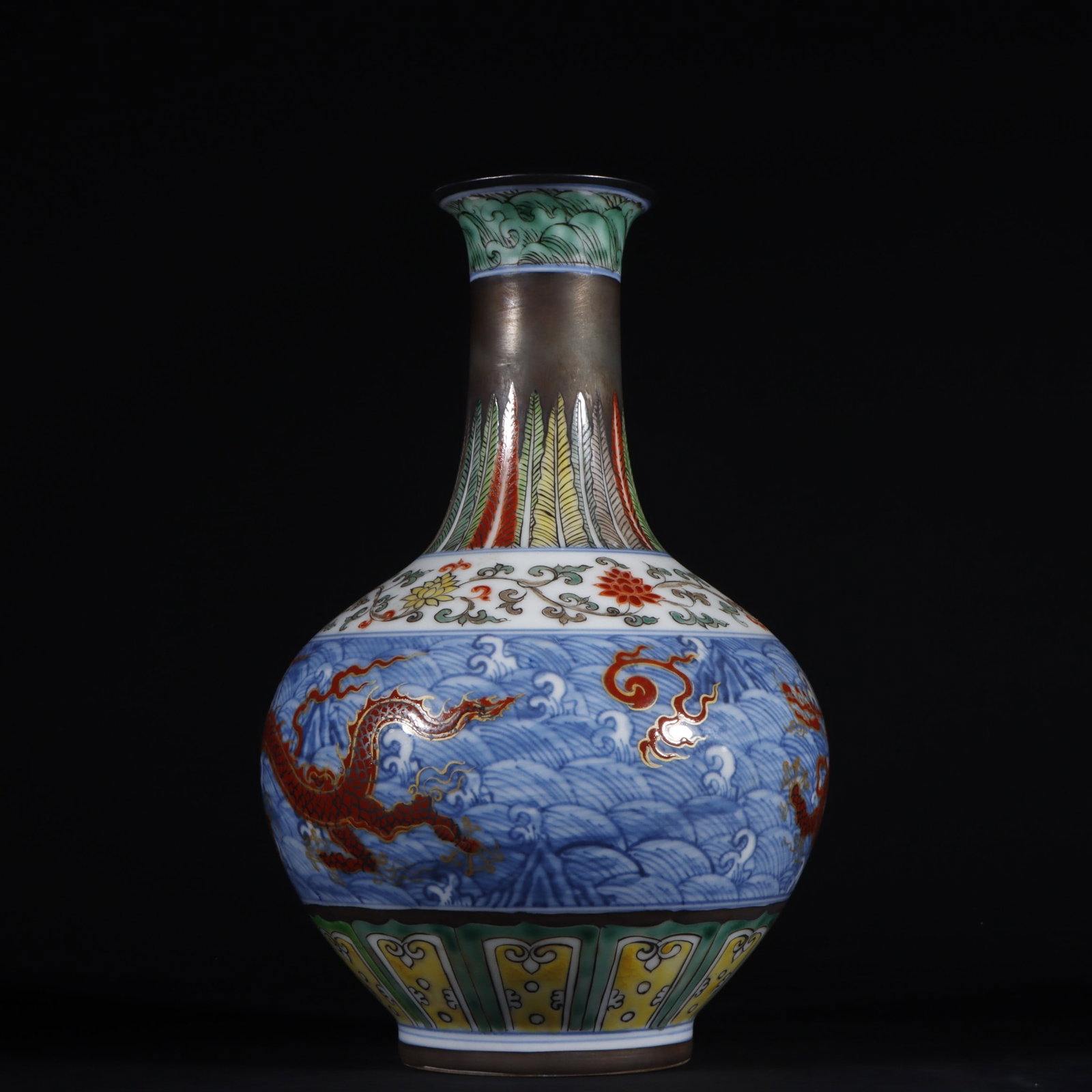 An Exquisite Doucai Dragon Pattern Lotus Pattern Seawater Pattern Vase - 4
