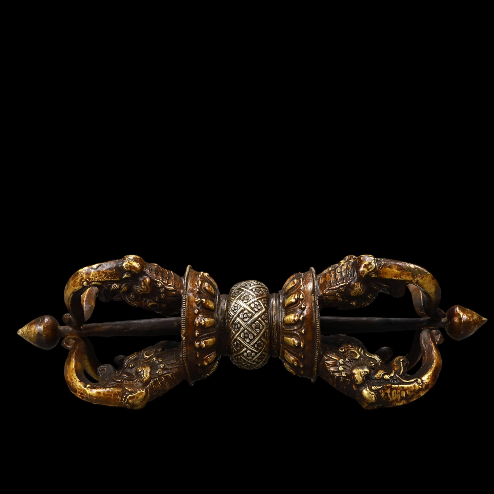 A Exquisite Gilt Bronze Ornament: A Exquisite Gilt Bronze Ornament Ming Dynasty, China Size:19cmx19cmx46.5cm Weight:1100g (The Dimensions Of All Batches Are Manually Measured.If You Need More Detailed Information, Please Contact Our C