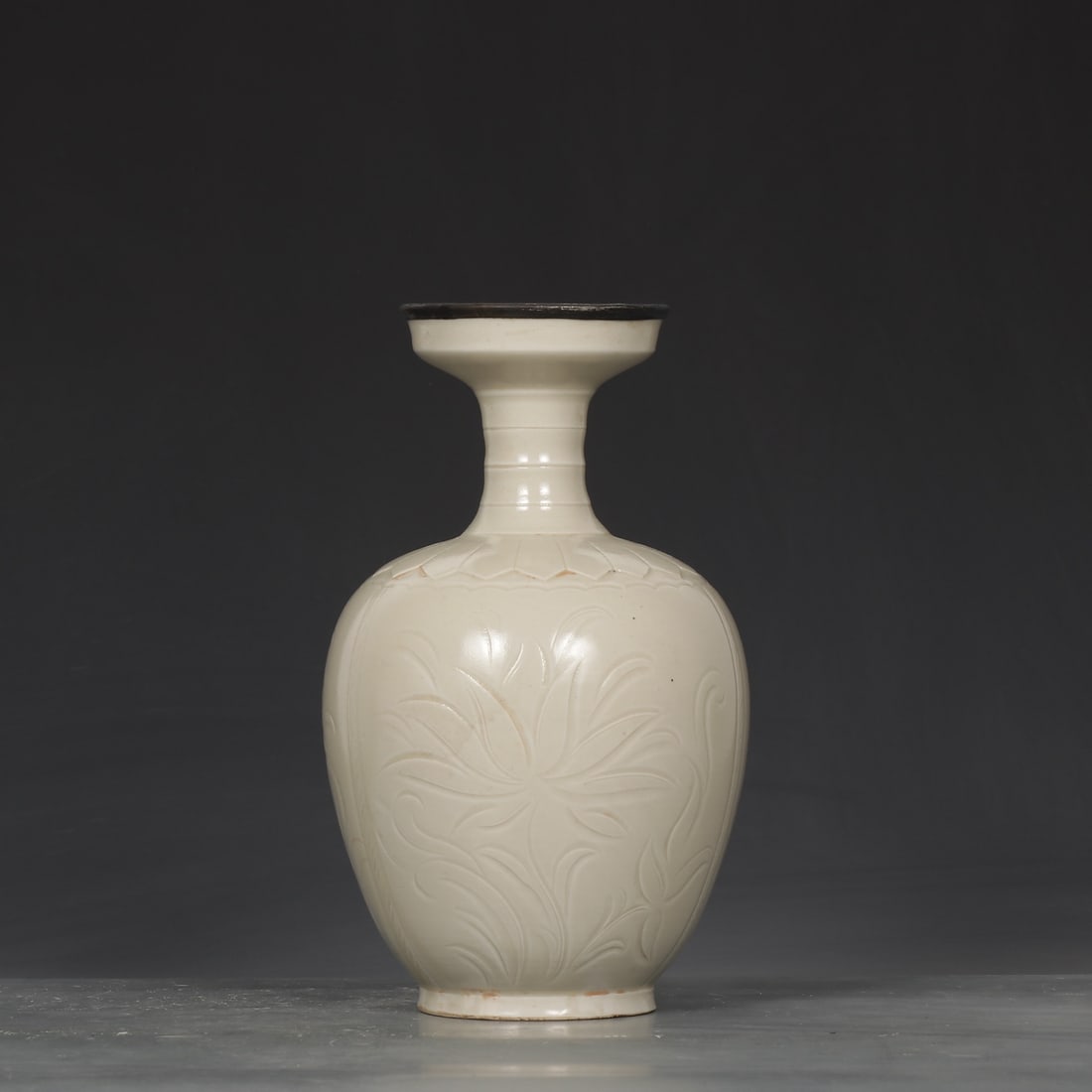 An Exquisite Ding yao Flower Pattern Vase - 2