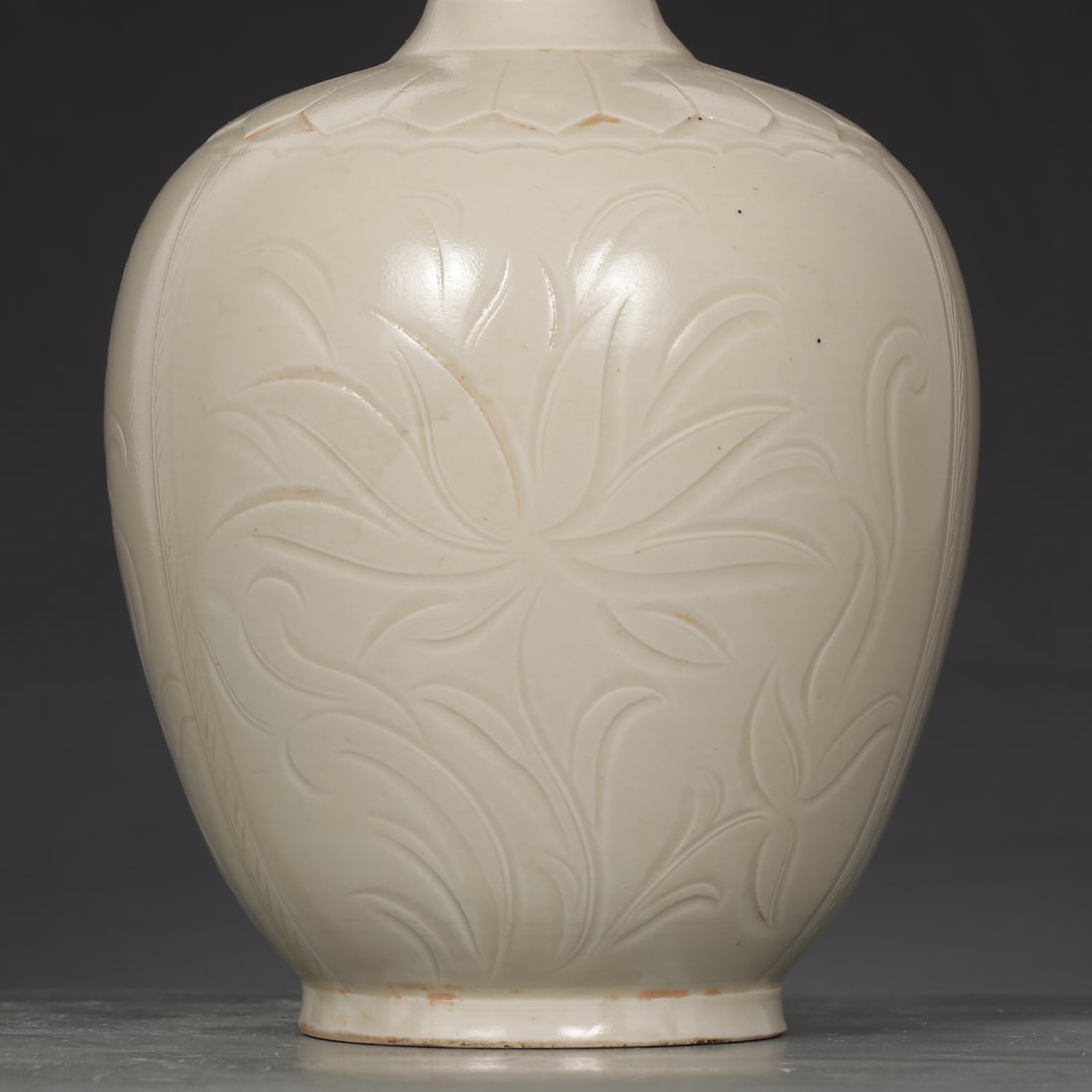 An Exquisite Ding yao Flower Pattern Vase - 5