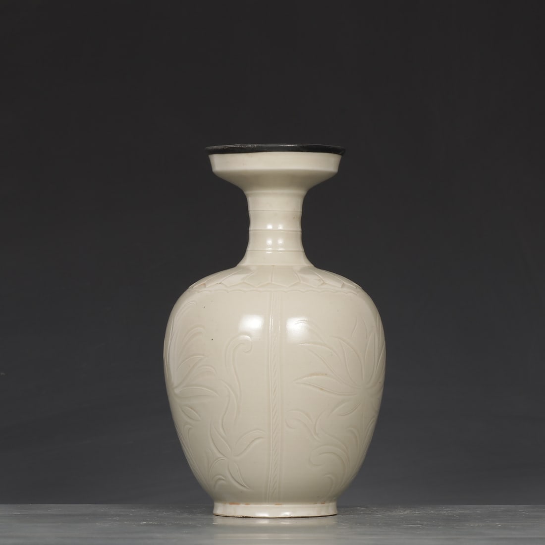 An Exquisite Ding yao Flower Pattern Vase - 6