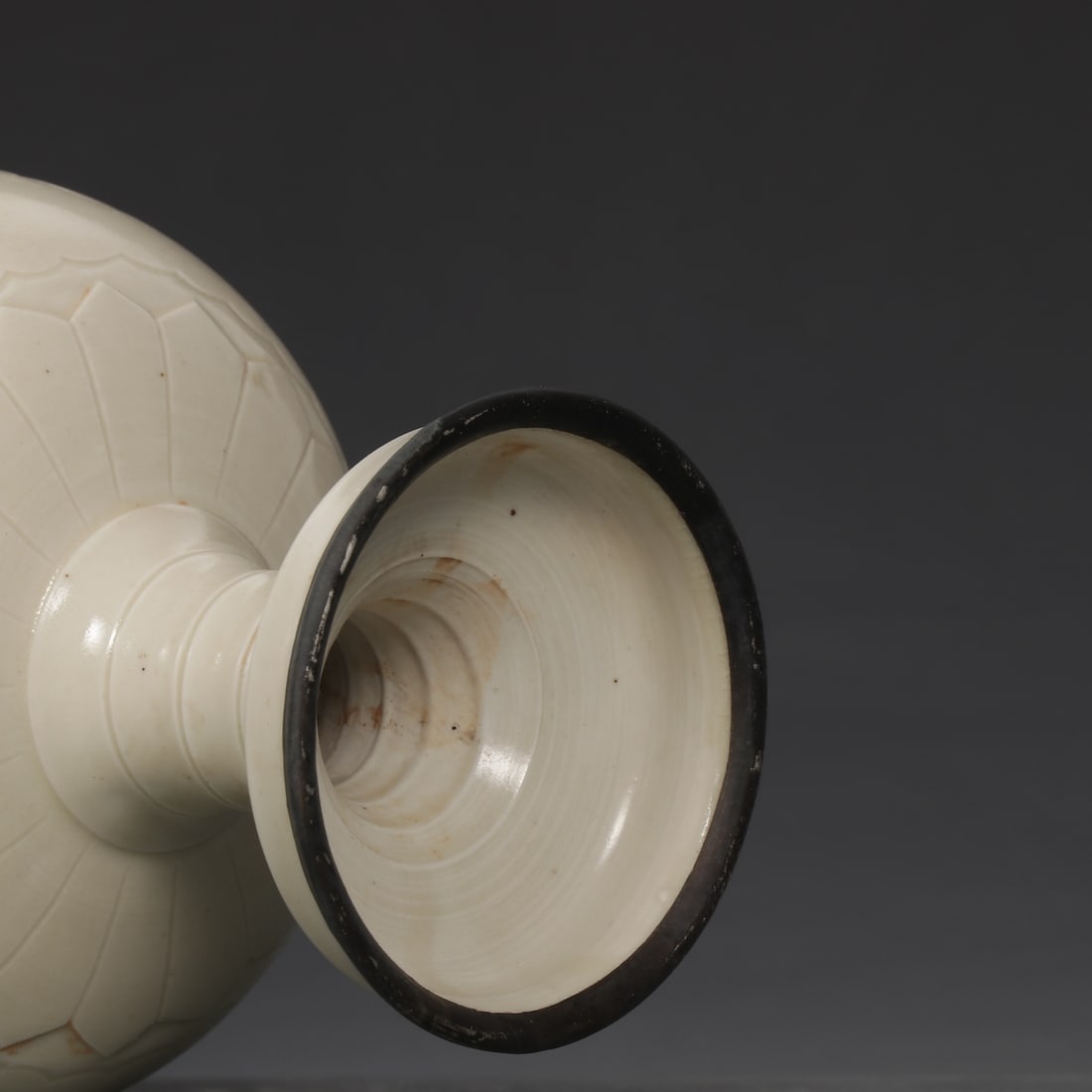 An Exquisite Ding yao Flower Pattern Vase - 8