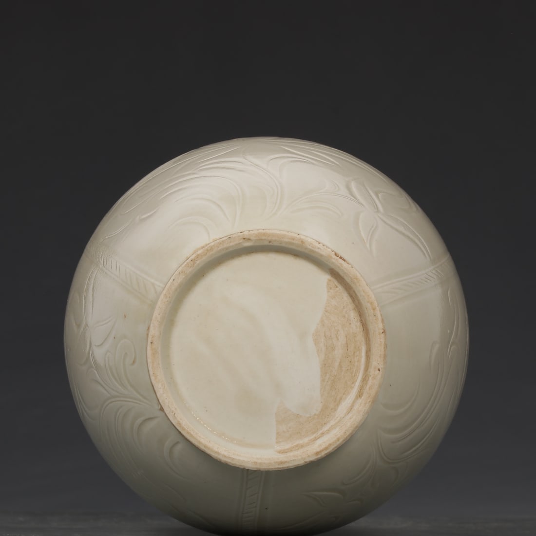 An Exquisite Ding yao Flower Pattern Vase - 9