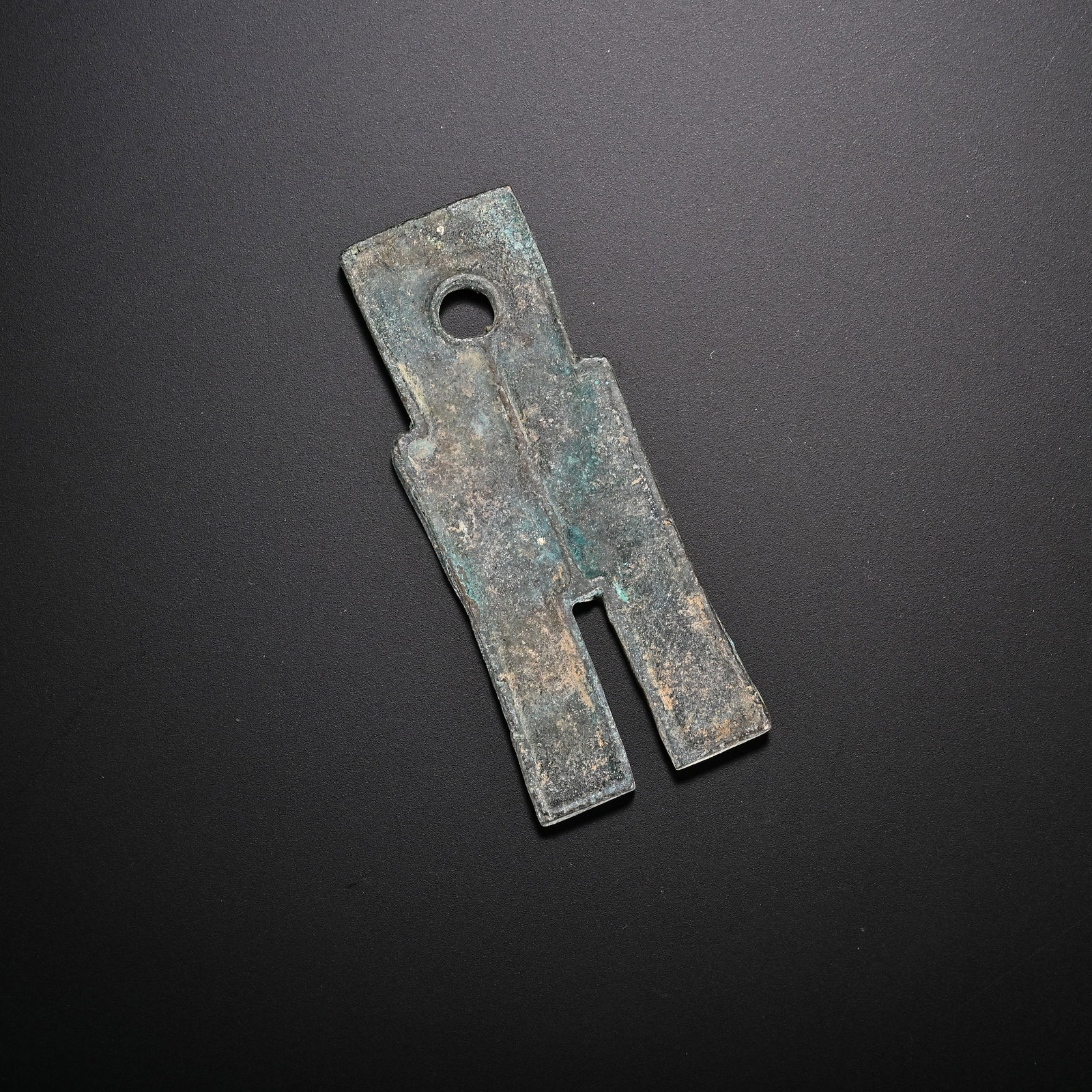 An Exquisite Bronze Coin: An Exquisite Bronze Coin the Warring States period in China Size:5.7cmx2.3cm Weight:15g (The Dimensions Of All Batches Are Manually Measured.If You Need More Detailed Information, Please Contact Our