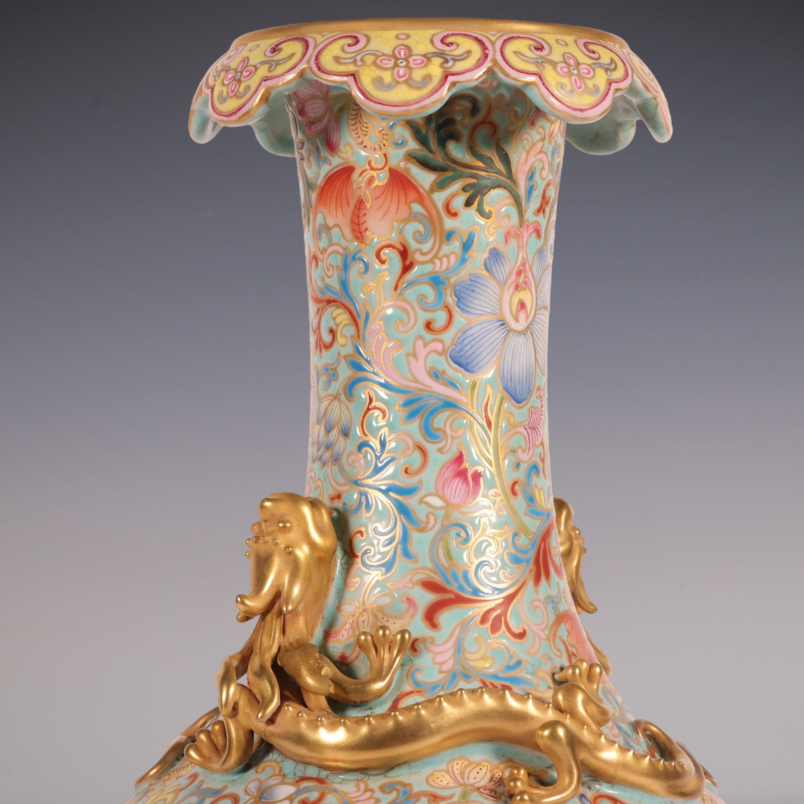 An Exquisite Enamel Painted Gold Lotus Pattern Dragon Pattern Vase - 2