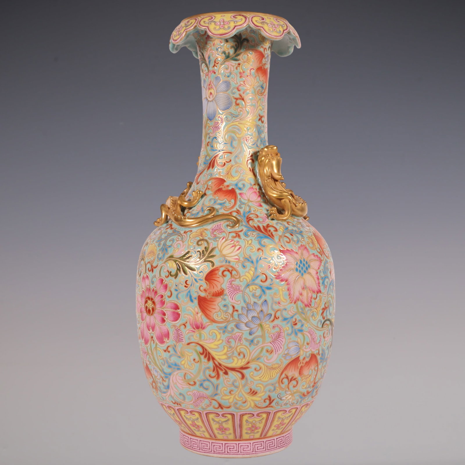 An Exquisite Enamel Painted Gold Lotus Pattern Dragon Pattern Vase - 4