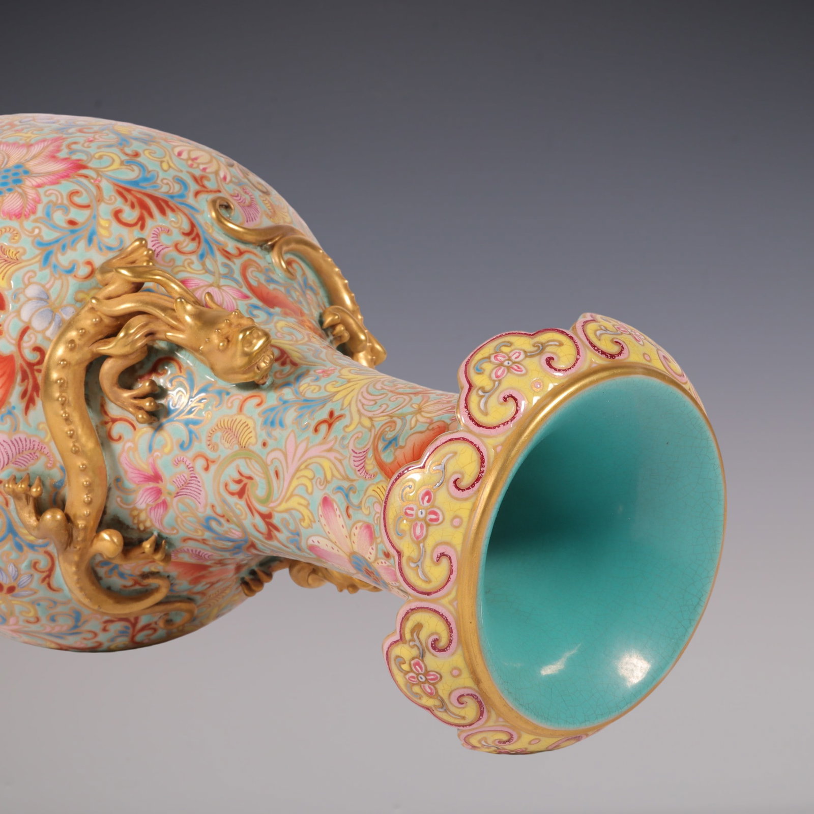 An Exquisite Enamel Painted Gold Lotus Pattern Dragon Pattern Vase - 8