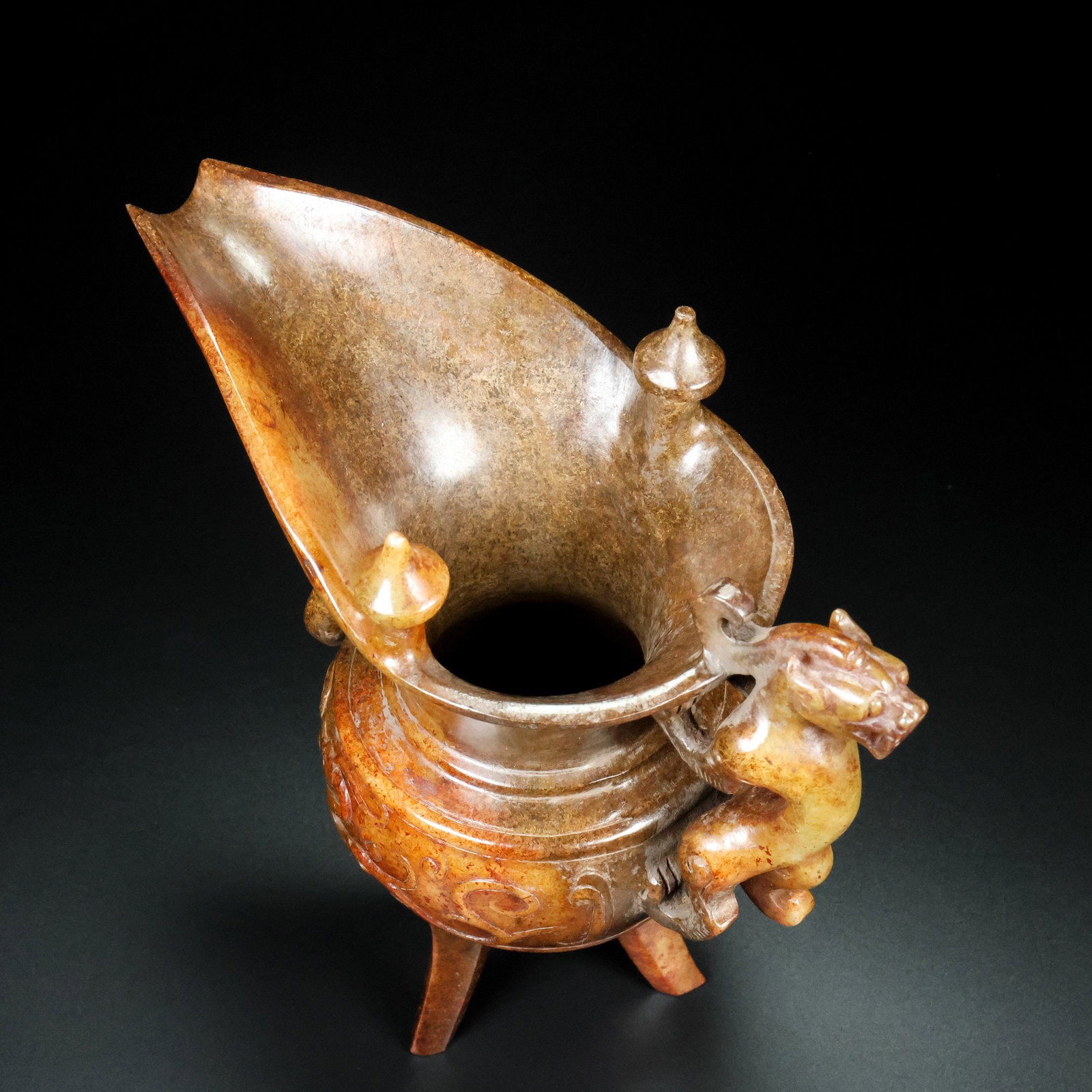 An Exquisite White Jade Tripod Dragon Pattern Goblet - 2
