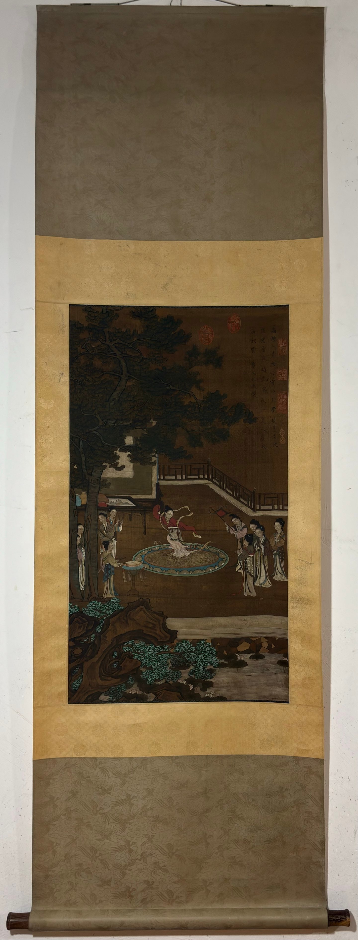 A Chinese Vertical Scroll Ink Painting of Character and Story on Silk: A Chinese Vertical Scroll Ink Painting of Character and Story on Silk Qiu ying Without frame Size:89cmx49.5cm (The Dimensions Of All Batches Are Manually Measured.If You Need More Detailed Information