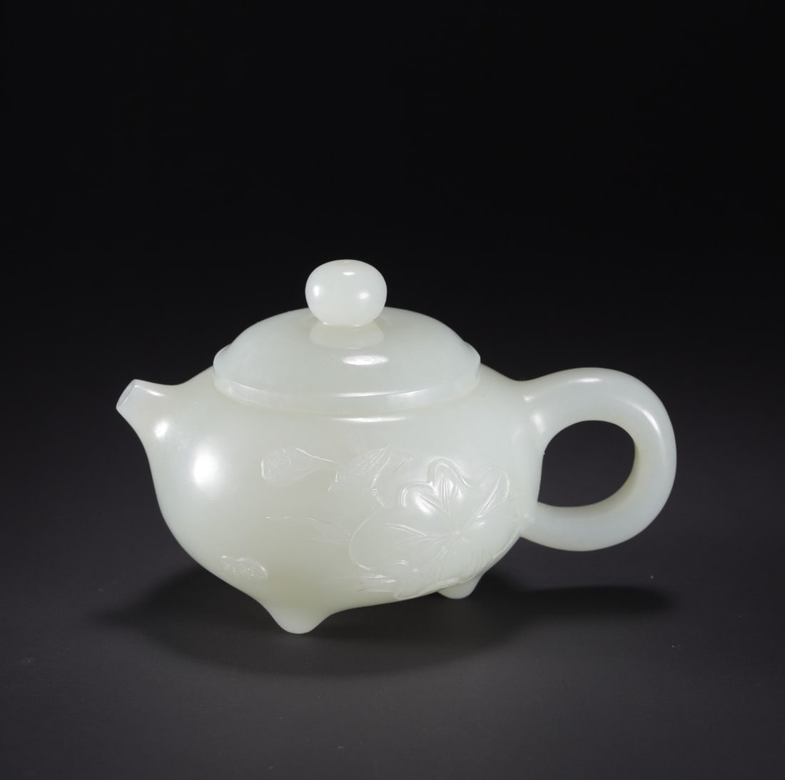 An Exquisite White Jade Flower Pattern Teapot: An Exquisite White Jade Flower Pattern Teapot Qing Dynasty, China Size:10.6cmx7.3cmx6.5cm Weight:198.8g (The Dimensions Of All Batches Are Manually Measured.If You Need More Detailed Information, Plea