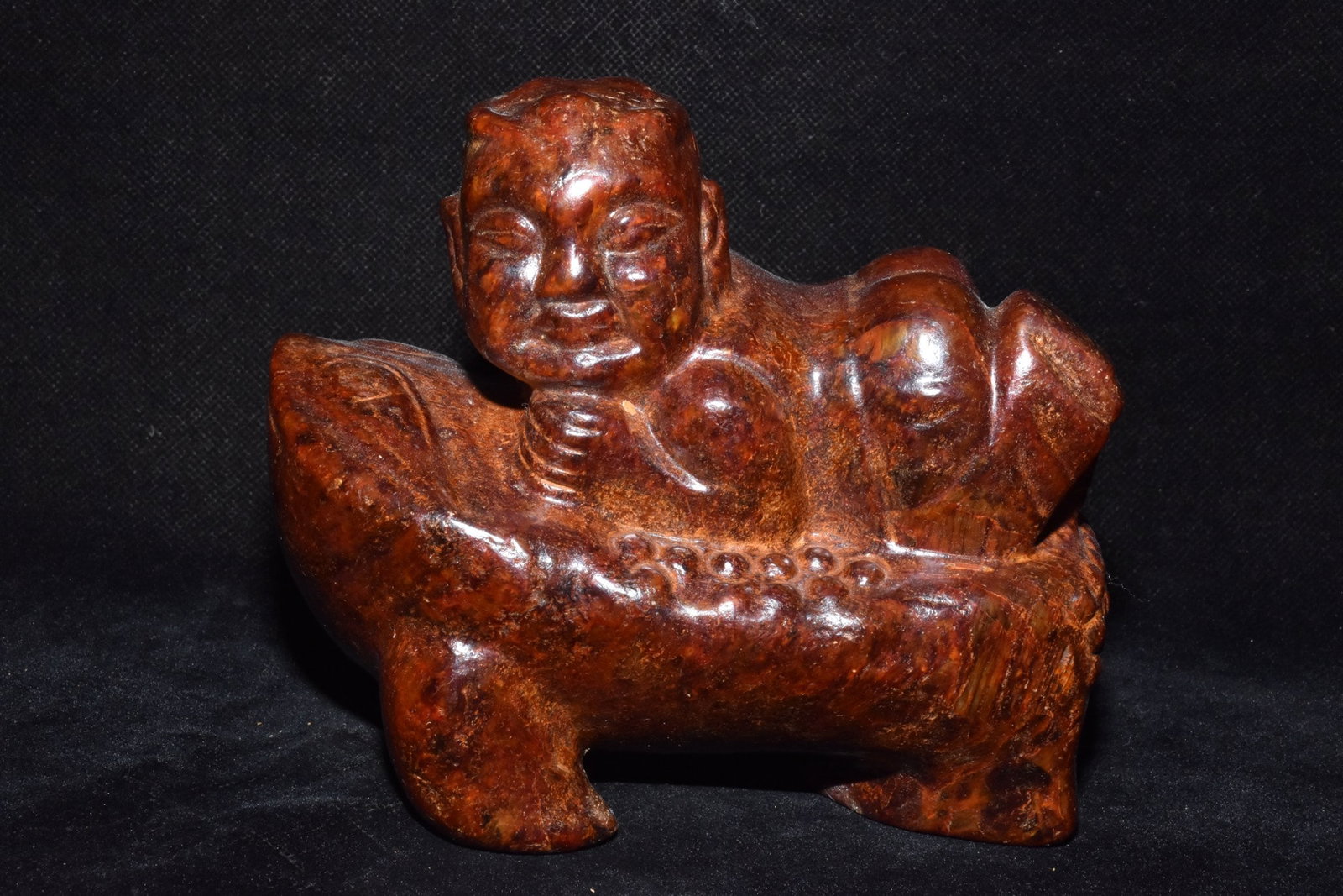 An Exquisite Hemo Jade Figure Ornament: An Exquisite Hemo Jade Figure Ornament Hong Shan Culture Size:13cmx15cm Weight:1.84kg (The Dimensions Of All Batches Are Manually Measured.If You Need More Detailed Information, Please Contact Our
