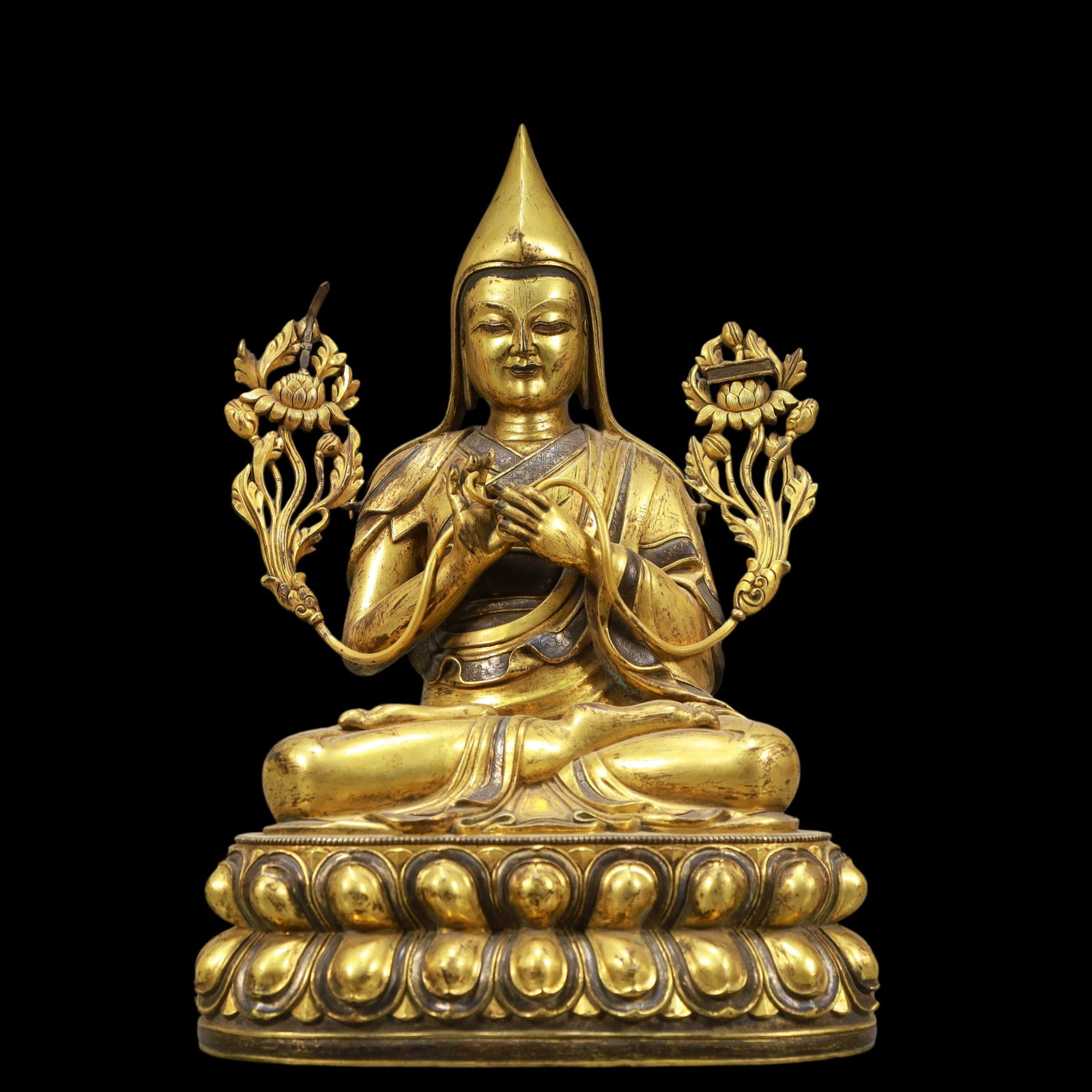 A Exquisite Gilt Bronze Statue of Tsongkhapa: A Exquisite Gilt Bronze Statue of Tsongkhapa Ming Dynasty, China Size:22.5cmx17.5cmx33cm Weight:5985g (The Dimensions Of All Batches Are Manually Measured.If You Need More Detailed Information,