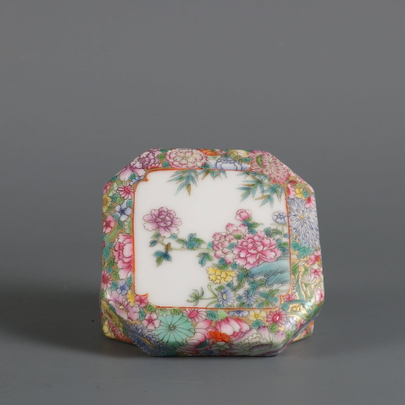 An Exquisite Famille-Rose Flower Pattern Box - 7