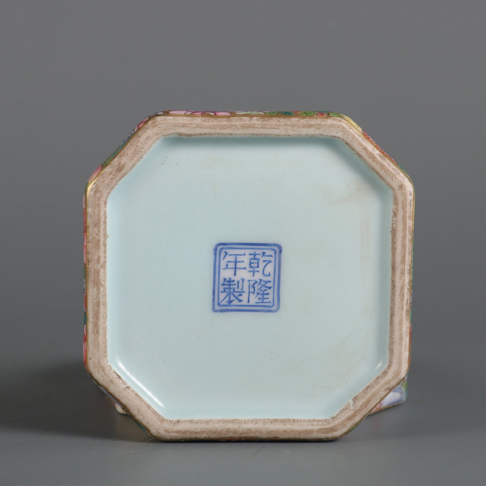 An Exquisite Famille-Rose Flower Pattern Box - 9