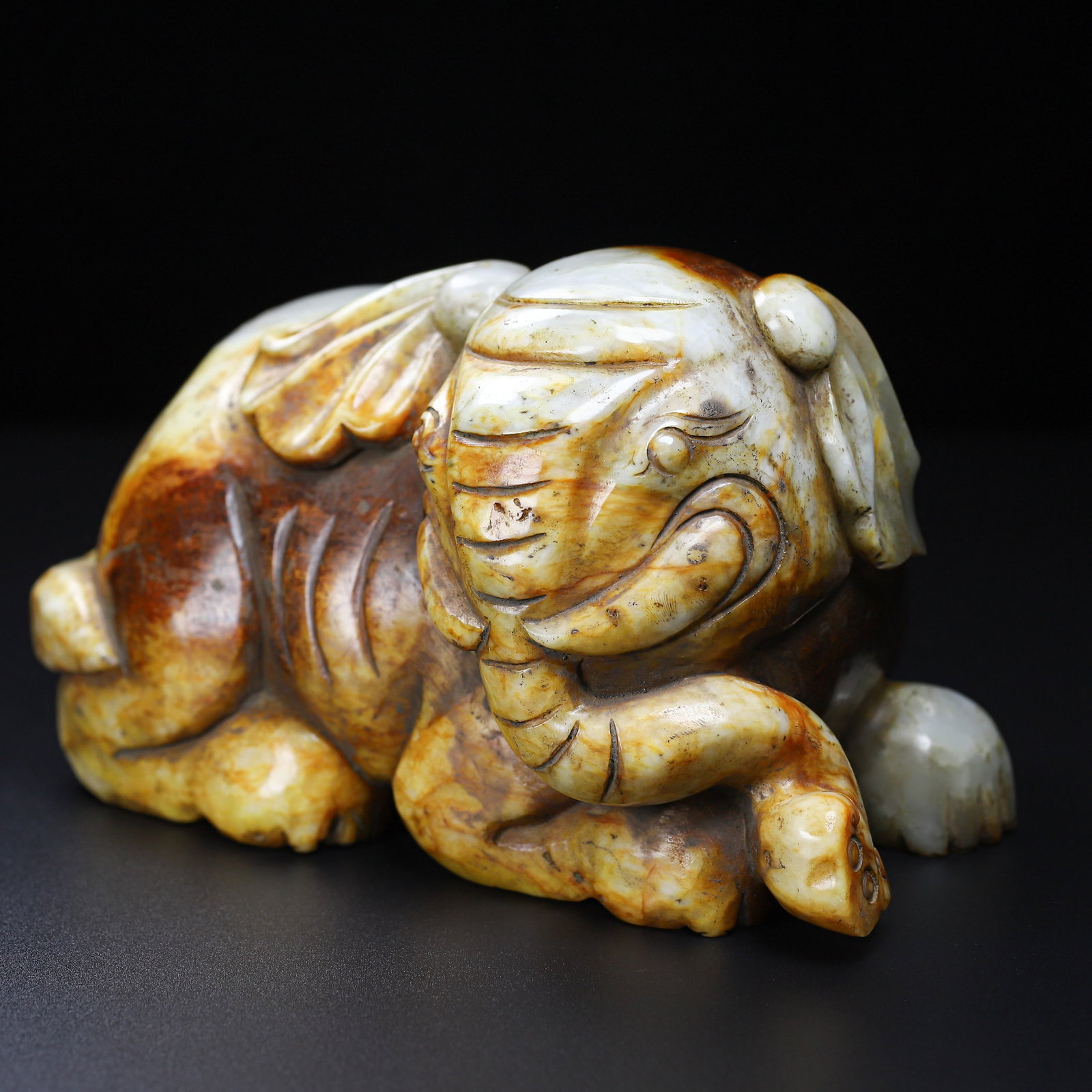 An Exquisite White Jade Elephant Ornament: An Exquisite White Jade Elephant Ornament Han Dynasty, China Size:11.8cmx20.5cmx12.5cm Weight:4.797kg (The Dimensions Of All Batches Are Manually Measured.If You Need More Detailed Information,