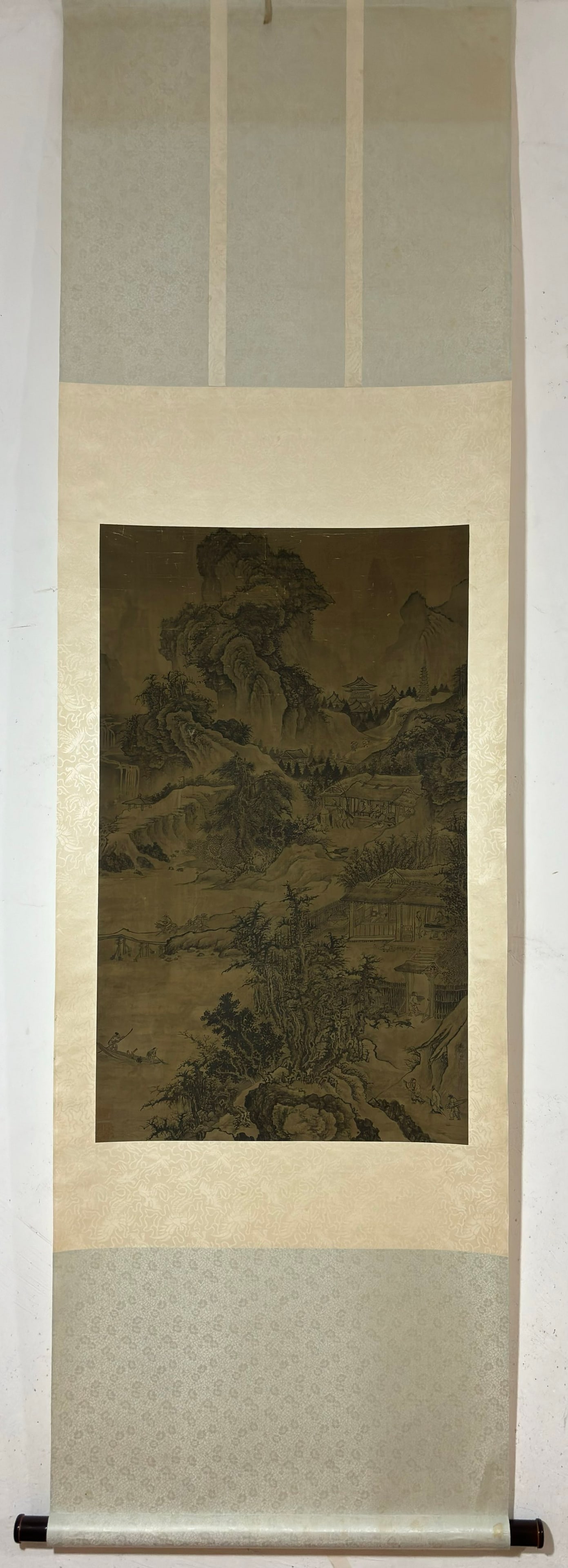 A Chinese Vertical Scroll Ink Painting of Landscape on Silk: A Chinese Vertical Scroll Ink Painting of Landscape on Silk Guo xi Without frame Size:87cmx52.5cm (The Dimensions Of All Batches Are Manually Measured.If You Need More Detailed Information, Please