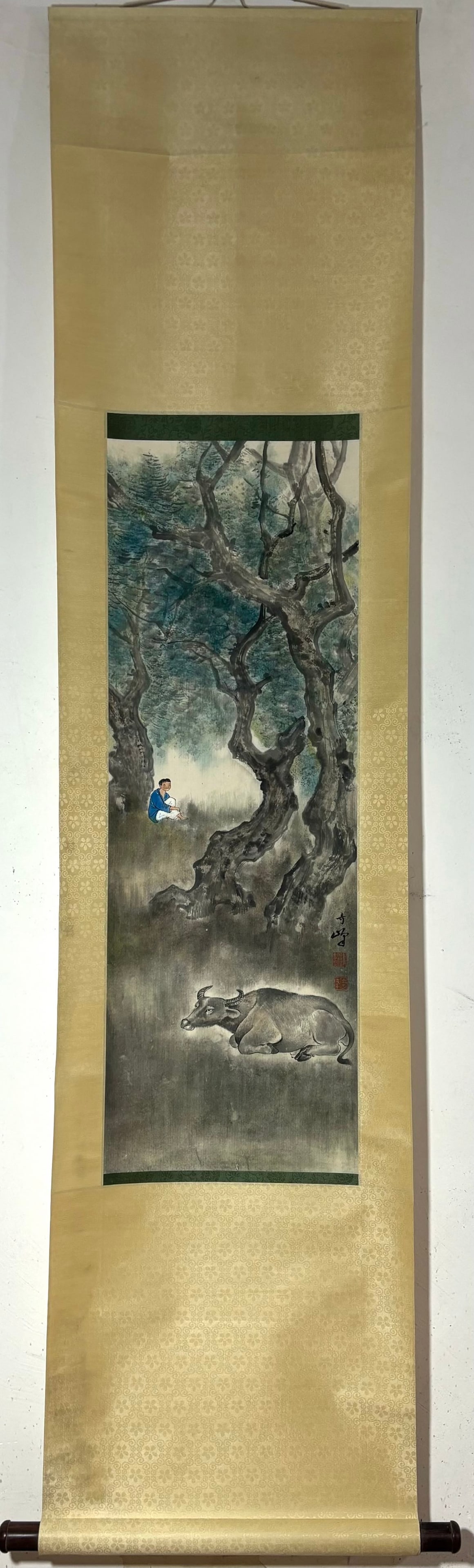 A Chinese Vertical Scroll Ink Painting of Character and Story on Paper: A Chinese Vertical Scroll Ink Painting of Character and Story on Paper Gao qifeng Without frame Size:93.5cmx32.5cm (The Dimensions Of All Batches Are Manually Measured.If You Need More Detailed Inform