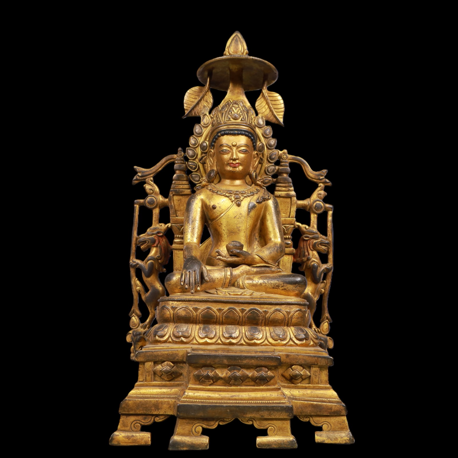 An Exquisite Gilt Bronze Buddha Statue: An Exquisite Gilt Bronze Buddha StatueMing Dynasty, China Size:20cmx15cmx37.5cm Weight:5250g (The Dimensions Of All Batches Are Manually Measured.If You Need More Detailed Information, Please Contact 