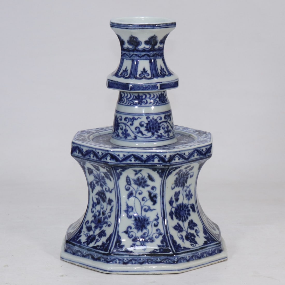 An Exquisite Blue and White Lotus Pattern Flower Pattern Candlestick - 3