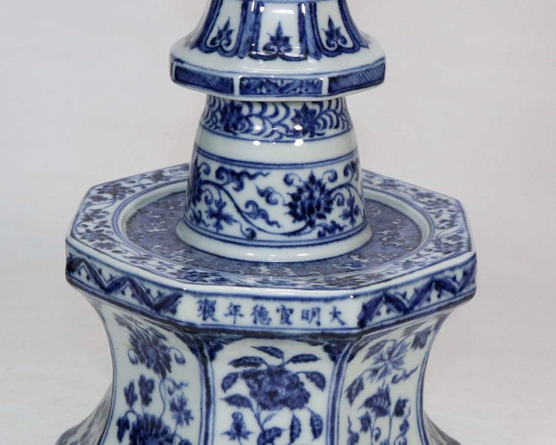 An Exquisite Blue and White Lotus Pattern Flower Pattern Candlestick - 7