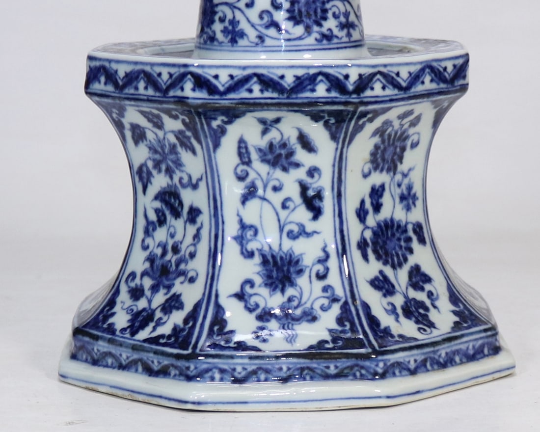 An Exquisite Blue and White Lotus Pattern Flower Pattern Candlestick - 8