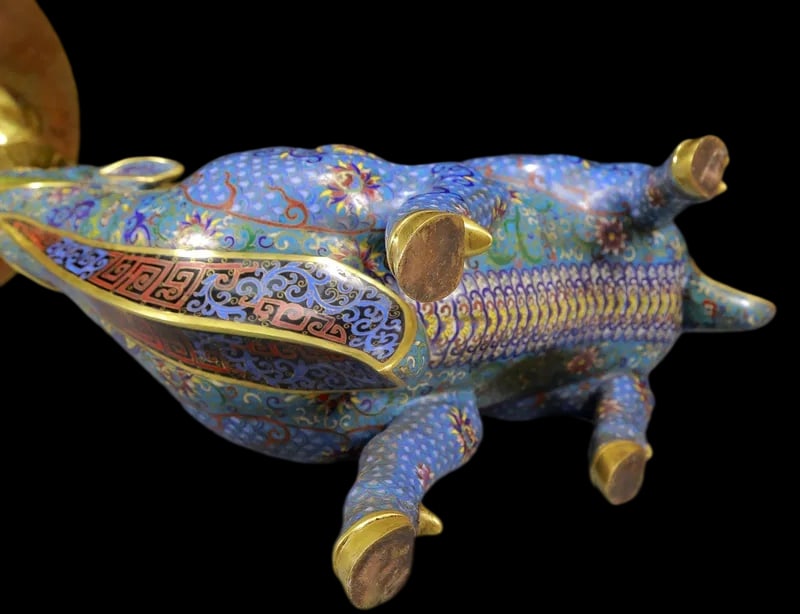 An Exquisite Cloisonne Flower Pattern Deer-Shaped Candlestick - 9