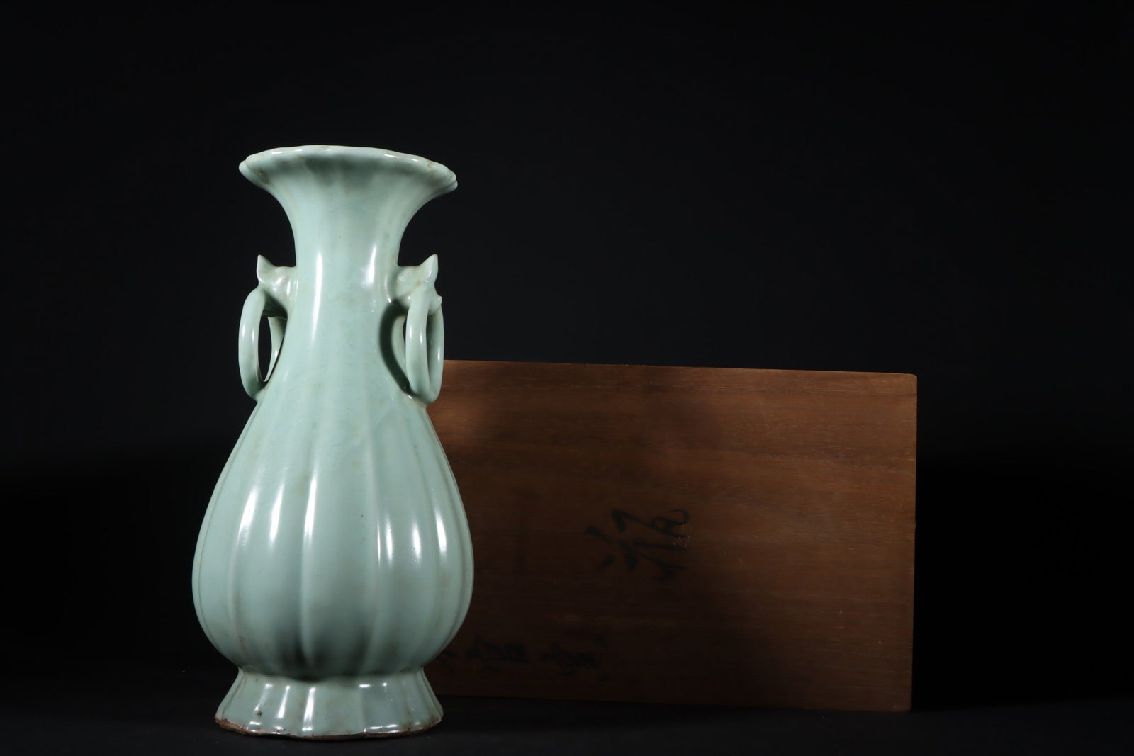 An Exquisite Guan yao Celadon Glazed Double-Ears Vase: An Exquisite Guan yao Celadon Glazed Double-Ears Vase Song Dynasty, China Size:29.5cmx14.5cm (The Dimensions Of All Batches Are Manually Measured.If You Need More Detailed Information, Please Contact