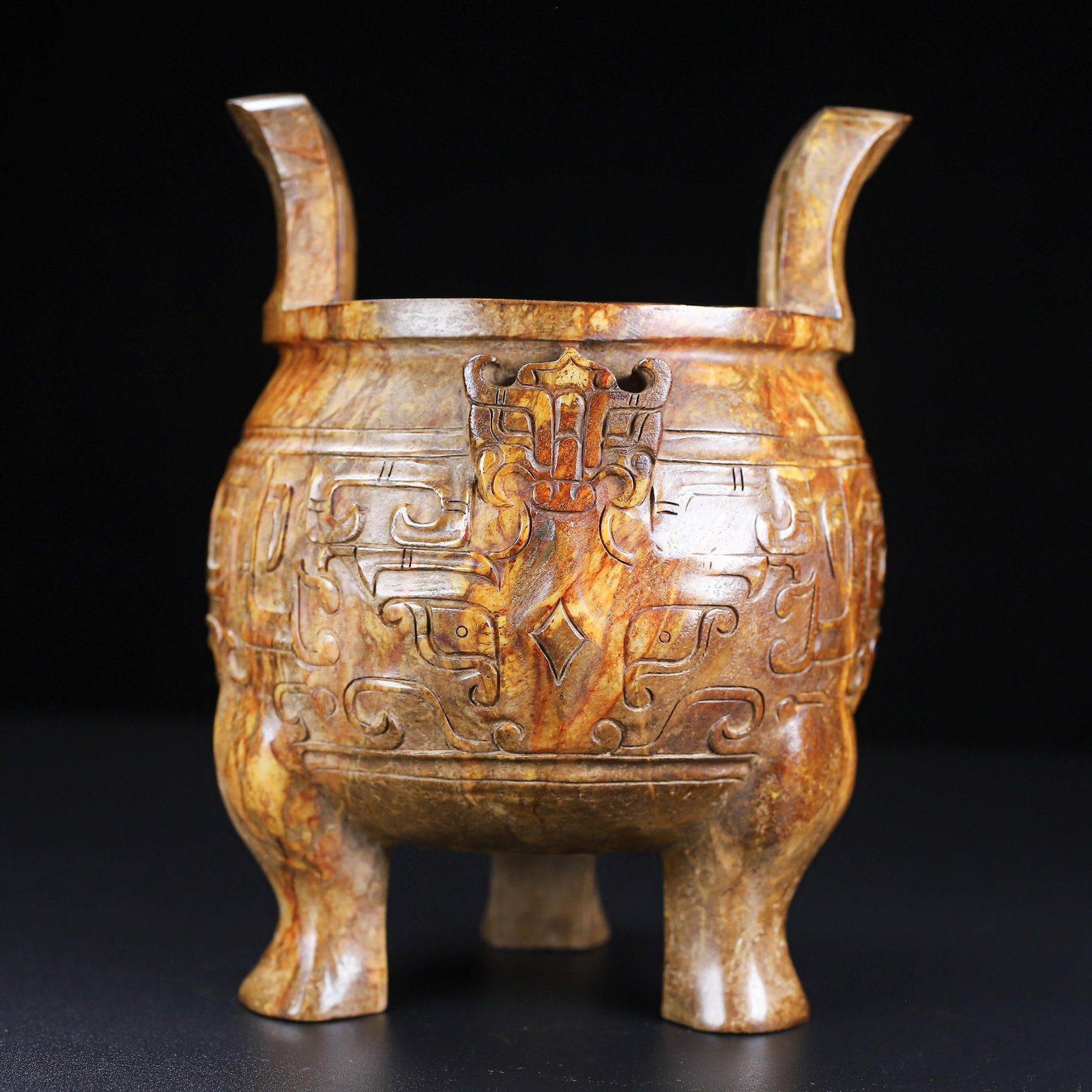 An Exquisite White Jade Beast-Face Pattern Double-Ears and Tripod Censer: An Exquisite White Jade Beast-Face Pattern Double-Ears and Tripod Censer Han Dynasty, China Size:16.9cmx13cm Weight:1.572kg (The Dimensions Of All Batches Are Manually Measured.If You Need More Detail
