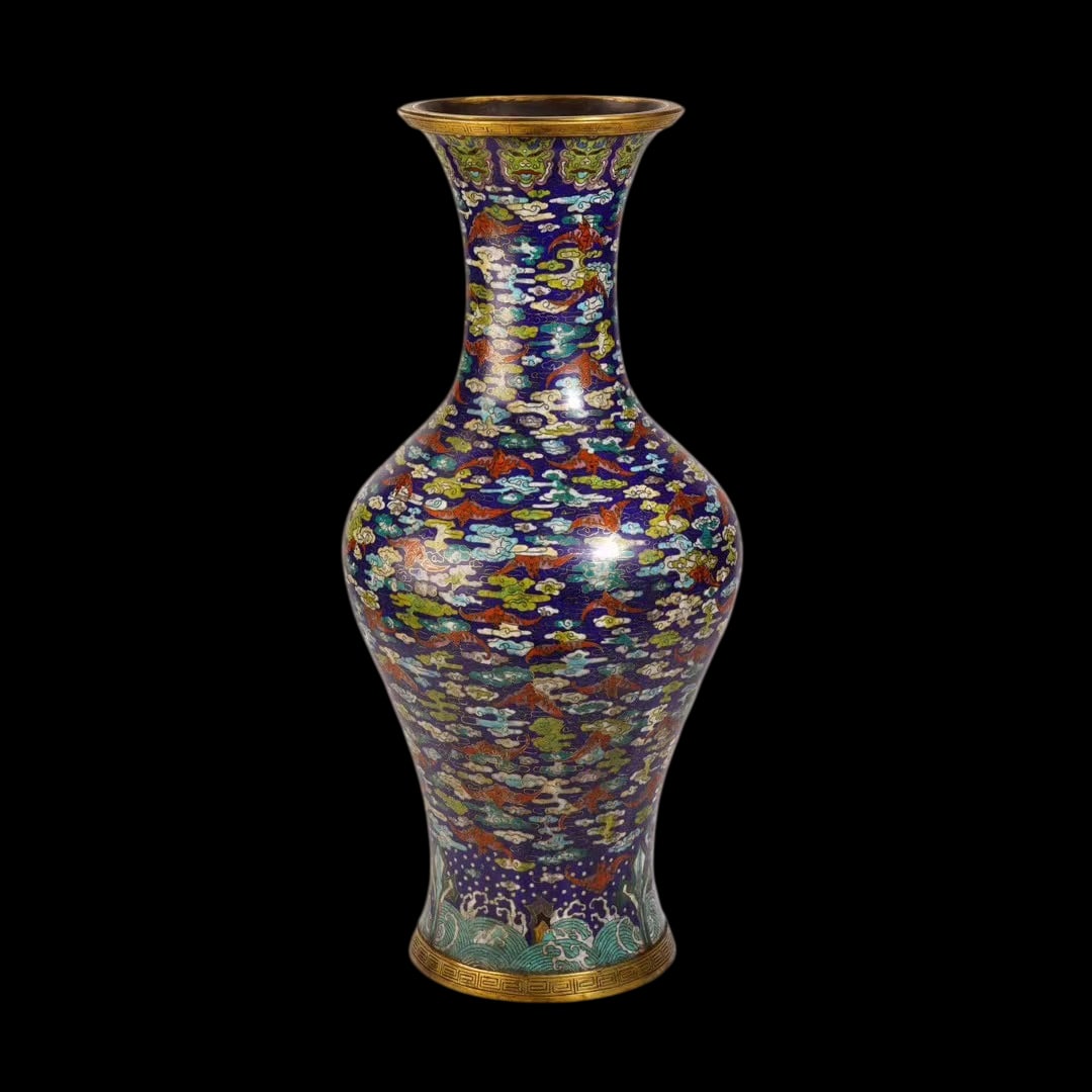 An Exquisite Cloisonne Seawater Pattern Bats Pattern Vase: An Exquisite Cloisonne Seawater Pattern Bats Pattern Vase Qing Dynasty, China Qianlong Six-character Mark Size:57cmx27cm Weight:11.2kg (The Dimensions Of All Batches Are Manually Measured.If You Need