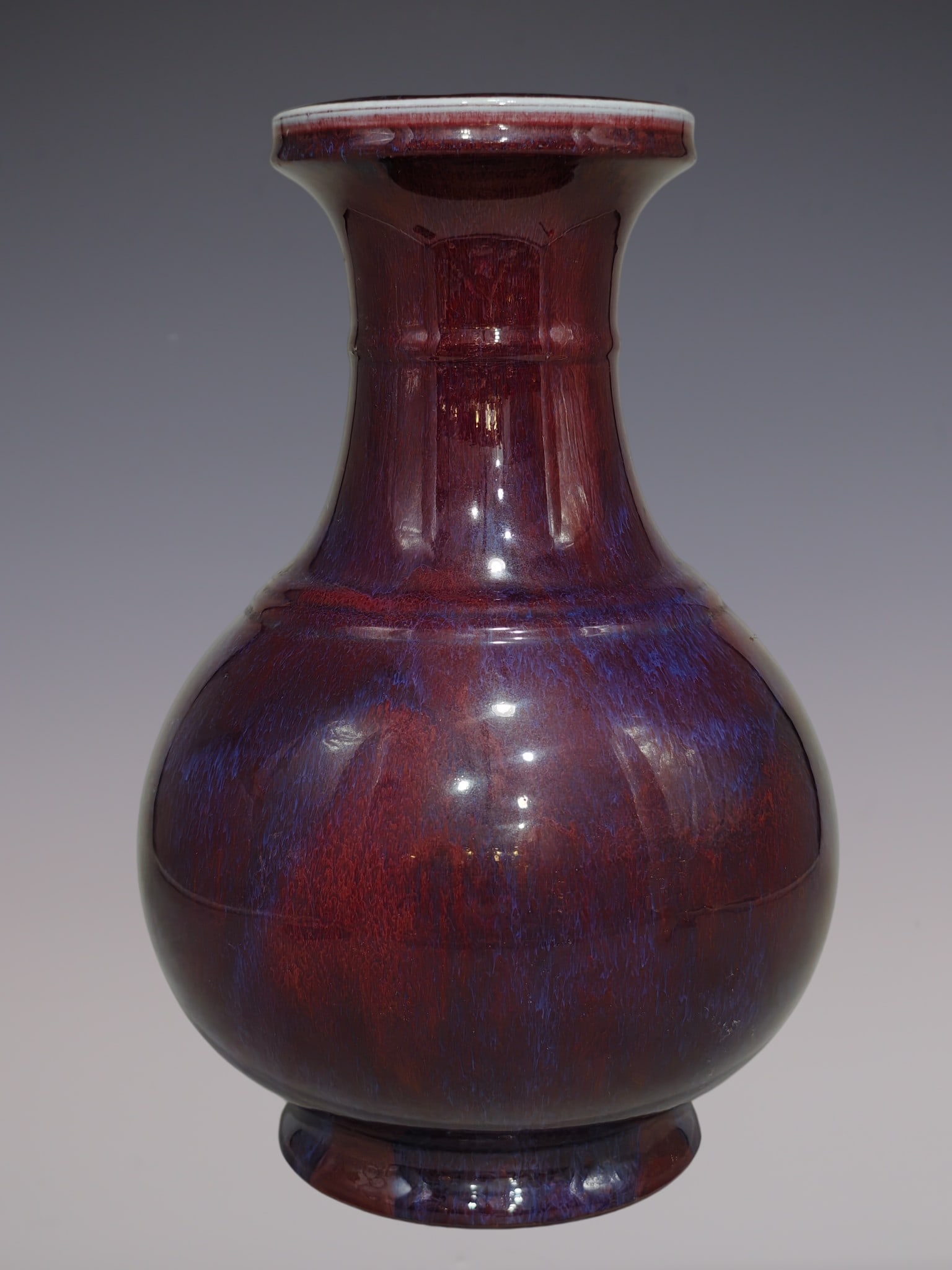 An Exquisite Iron-Red Vase - 3