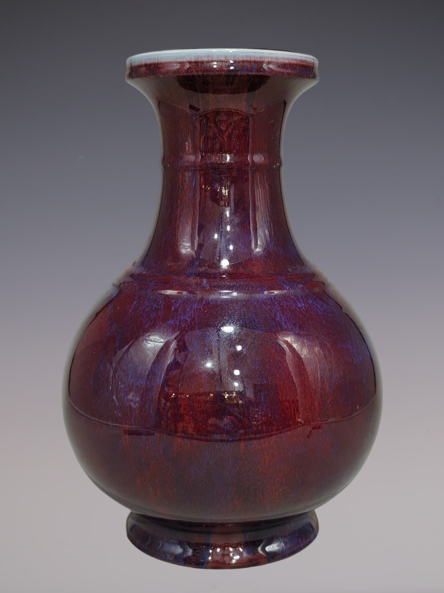 An Exquisite Iron-Red Vase - 4