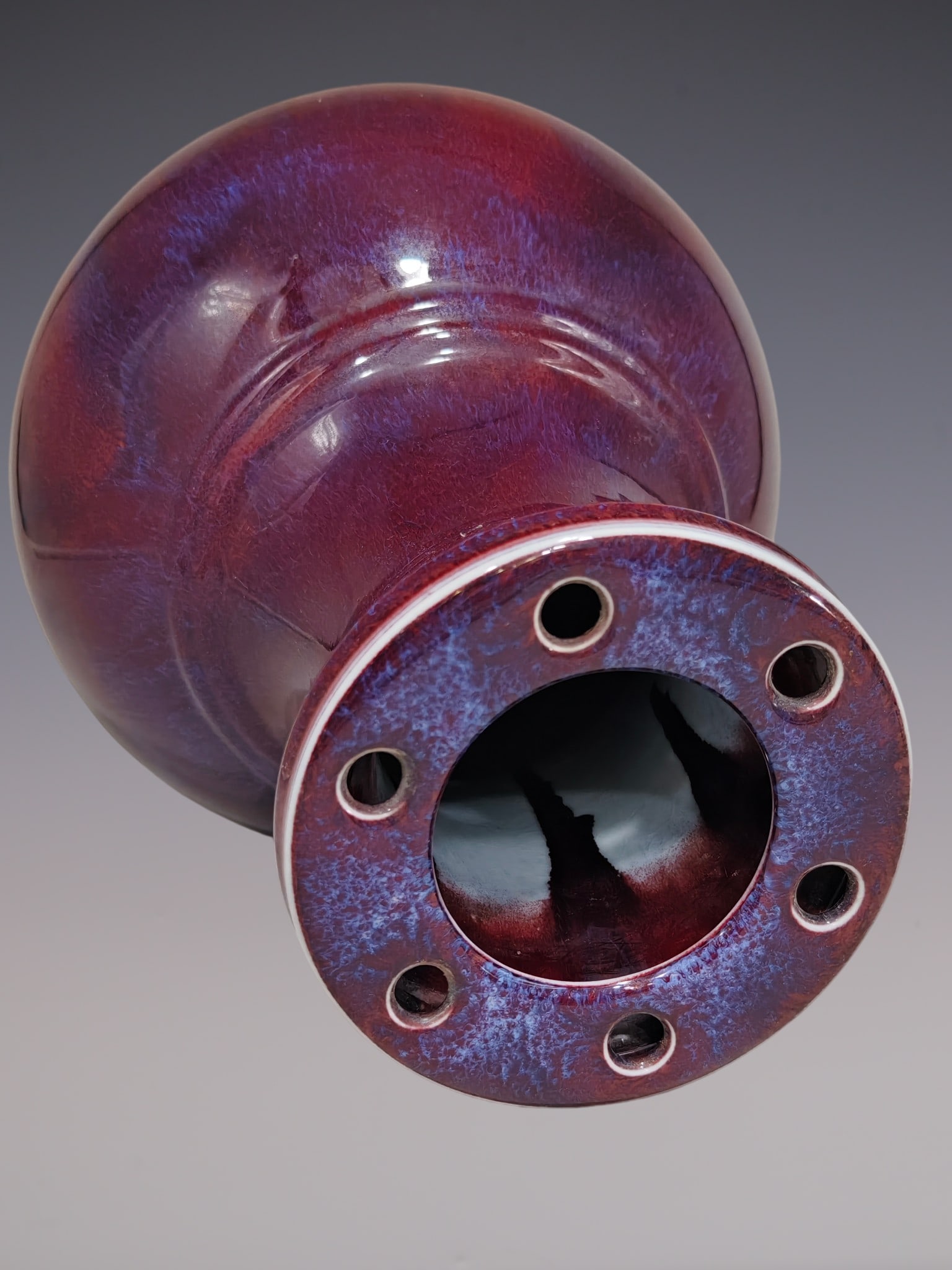 An Exquisite Iron-Red Vase - 8