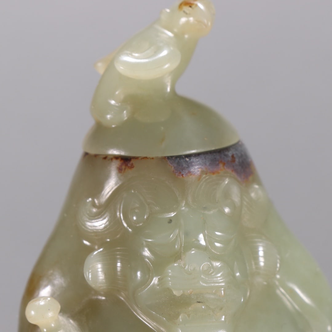 An Exquisite White Jade Bear Ornament - 2
