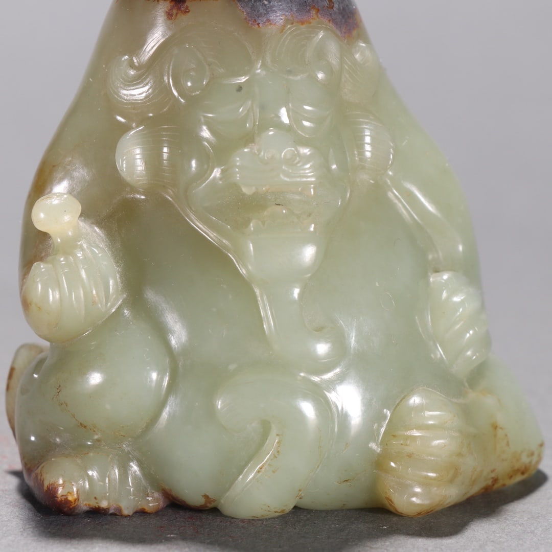 An Exquisite White Jade Bear Ornament - 3