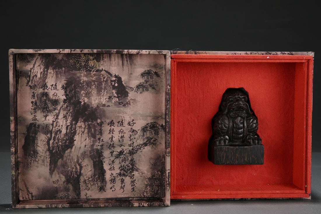 An Exquisite Eaglewood Auspicious Beast Seal: An Exquisite Eaglewood Auspicious Beast Seal Qing Dynasty, China Size:8cmx8cmx10.7cm (The Dimensions Of All Batches Are Manually Measured.If You Need More Detailed Information, Please Contact Our Cust