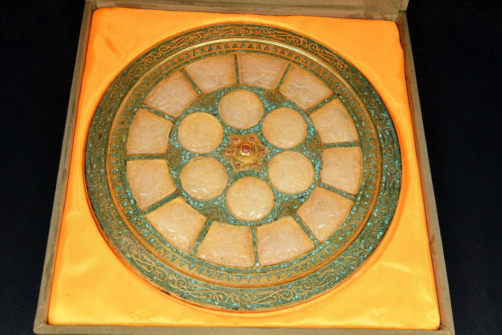 An Exquisite Gilt Bronze Inlaid White Jade Round Mirror: An Exquisite Gilt Bronze Inlaid White Jade Round Mirror the Warring States period in China Diameter Size:30cmx0.7cm Weight:2266g (The Dimensions Of All Batches Are Manually Measured.If You Need More