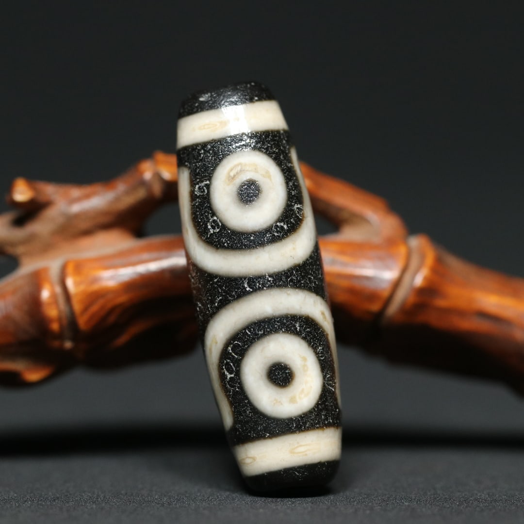 An Exquisite Dzi Bead Pendant (1 of 9)