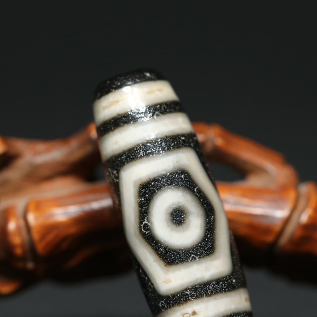 An Exquisite Dzi Bead Pendant - 6