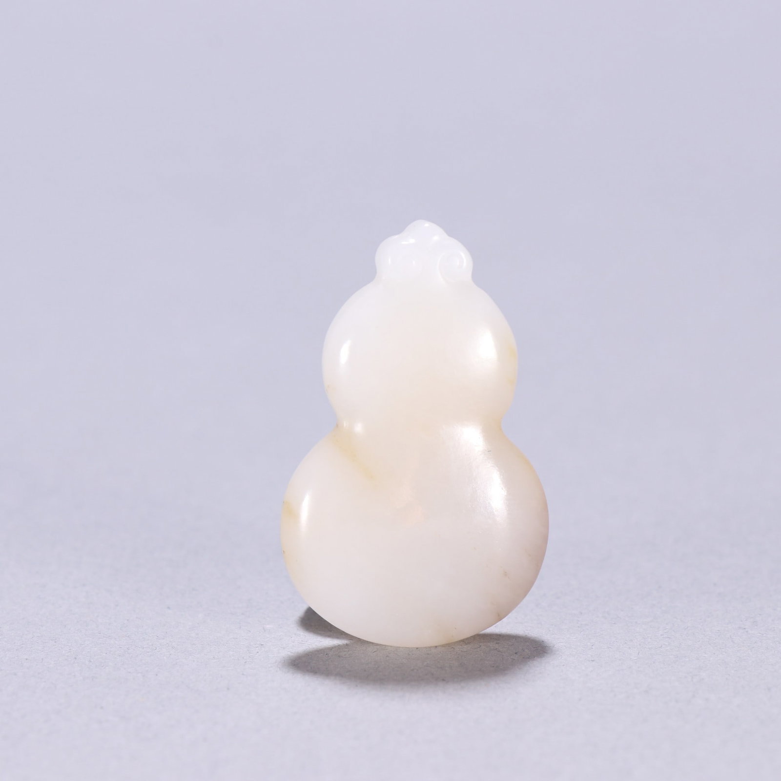 An Exquisite White Jade Gourd Pendant - 2