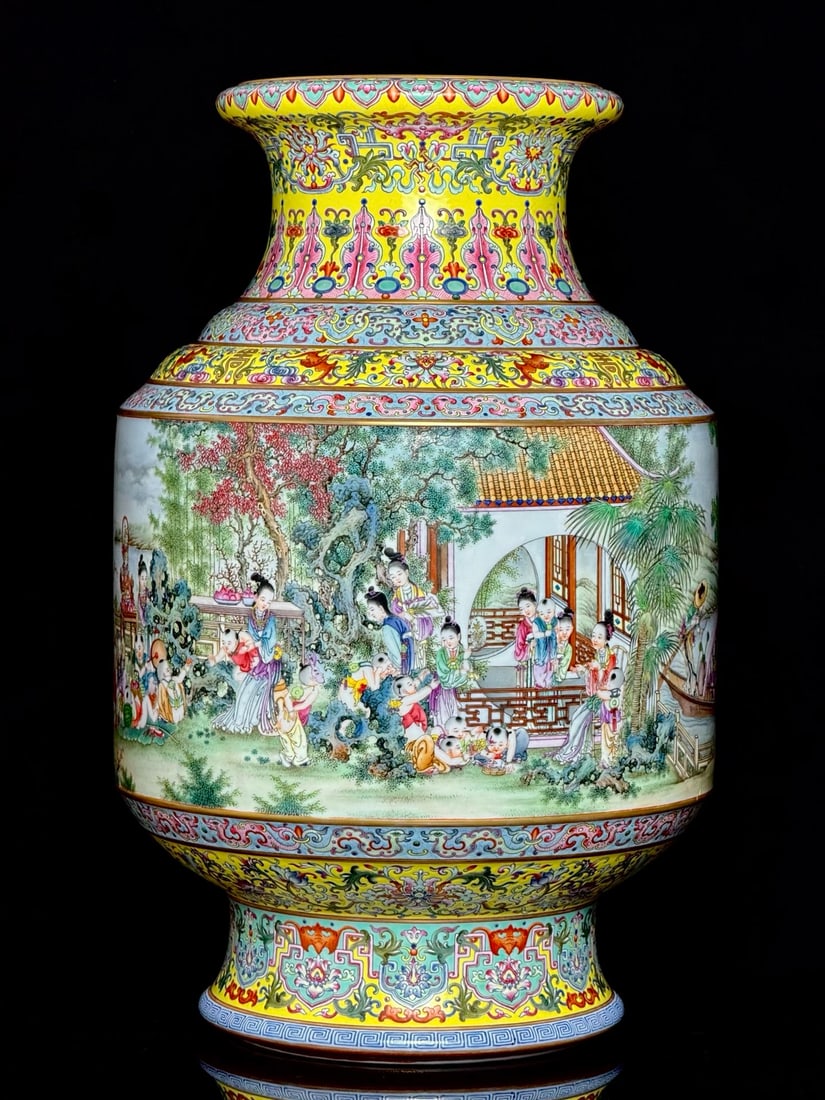 An Exquisite Famille-Rose Painted Gold Bats and Peach Pattern Lotus Pattern Character and Story: An Exquisite Famille-Rose Painted Gold Bats and Peach Pattern Lotus Pattern Character and Story Pattern Vase Qing Dynasty, China Qianlong Six-character Mark Size:53cmx33.8cm (The Dimensions Of All