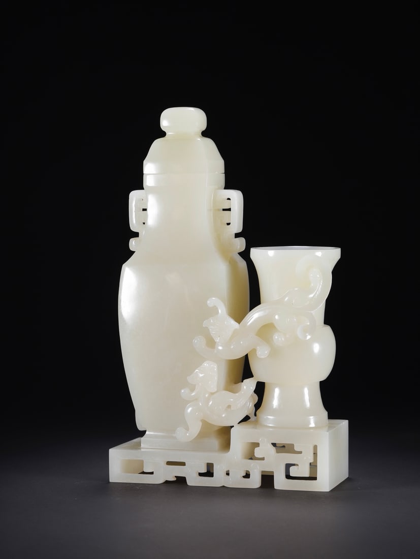 An Exquisite White Jade Dragon Pattern Vase - 2