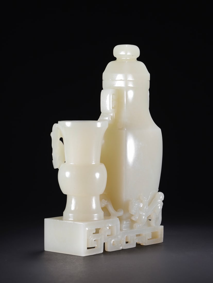 An Exquisite White Jade Dragon Pattern Vase - 3